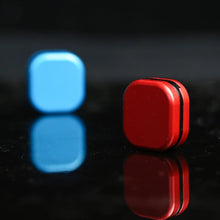 Laden Sie das Bild in den Galerie-Viewer, Blue and red closed mini aluminum alloy fidget sliders on a dark surface
